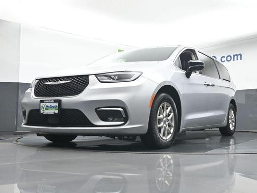 2024 Chrysler Pacifica Touring-L