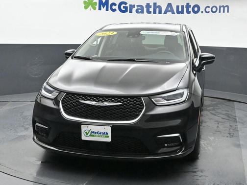 2023 Chrysler Pacifica Touring-L