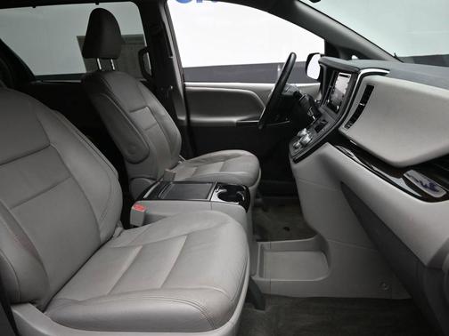2019 Toyota Sienna XLE