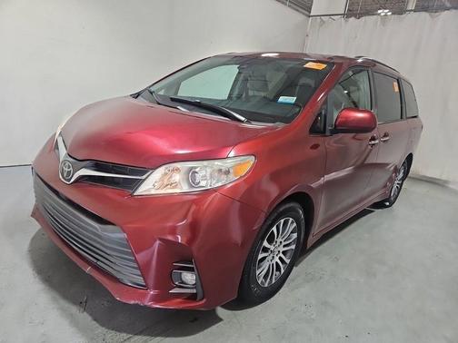 2019 Toyota Sienna XLE