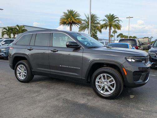 Baltic Gray Metallic Clearcoat 2025 Jeep Grand Cherokee Laredo