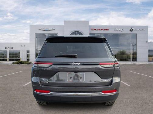 Baltic Gray Metallic Clearcoat 2025 Jeep Grand Cherokee Laredo
