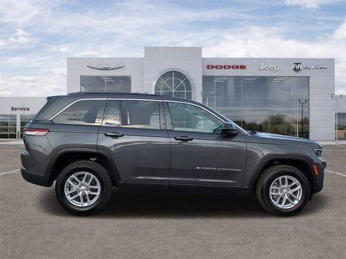 Baltic Gray Metallic Clearcoat 2025 Jeep Grand Cherokee Laredo
