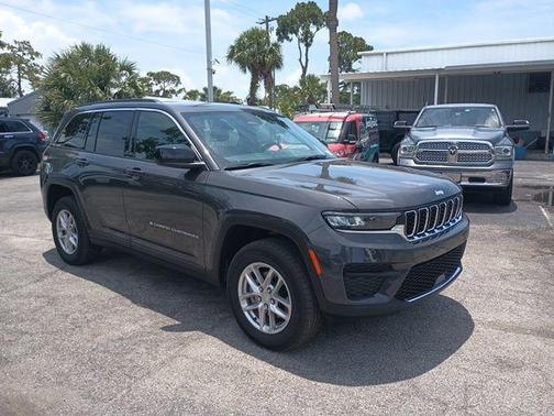 Baltic Gray Metallic Clearcoat 2025 Jeep Grand Cherokee Laredo
