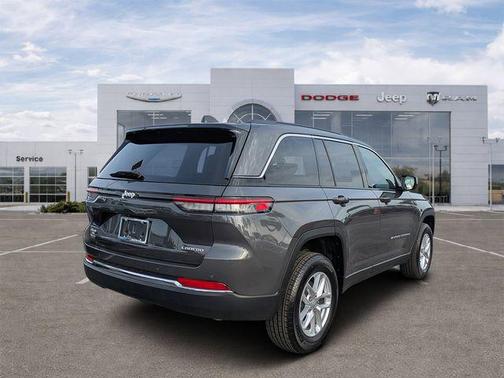 Baltic Gray Metallic Clearcoat 2025 Jeep Grand Cherokee Laredo