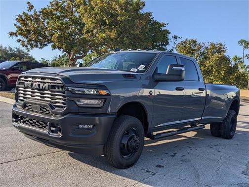 2026 RAM 3500 Tradesman Crew Cab 4x4 8' Box