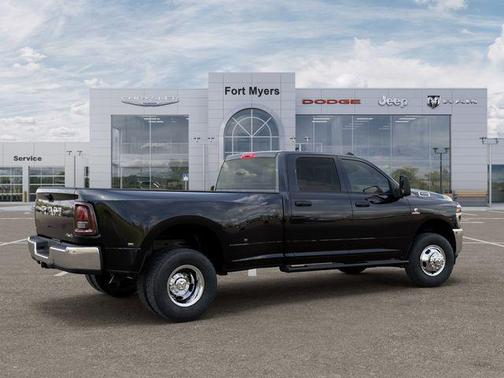Diamond Black Crystal Pearlcoat 2026 RAM 3500 Tradesman Crew Cab 4x4 8' Box