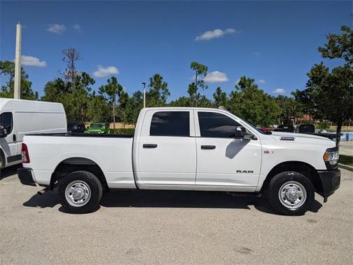 2022 RAM 2500 Tradesman Crew Cab 4x2 6'4' Box