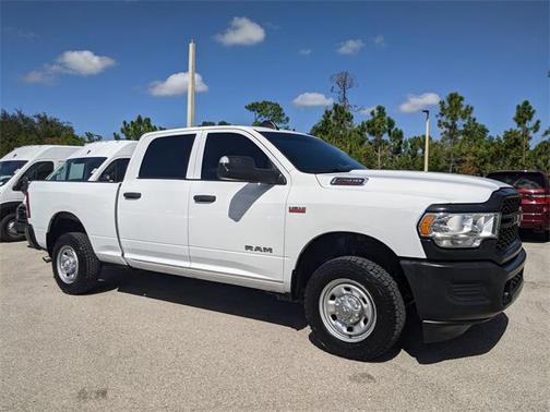 2022 RAM 2500 Tradesman Crew Cab 4x2 6'4' Box