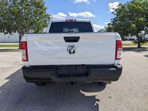 2022 RAM 2500 Tradesman Crew Cab 4x2 6'4' Box