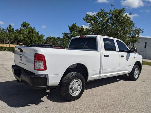 2022 RAM 2500 Tradesman Crew Cab 4x2 6'4' Box