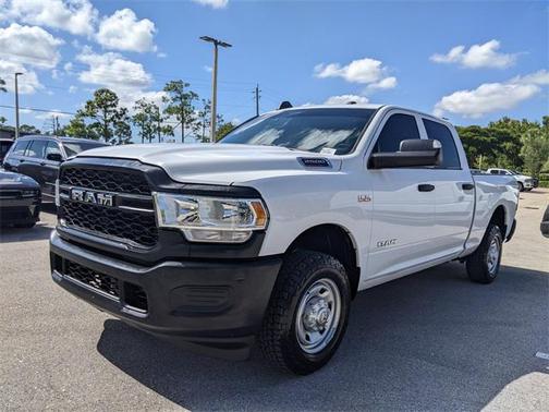 2022 RAM 2500 Tradesman Crew Cab 4x2 6'4' Box