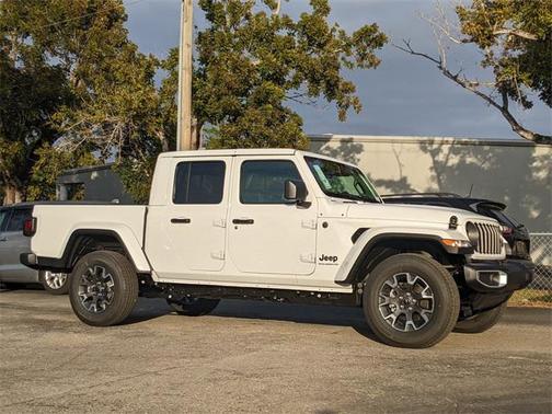 2026 Jeep Gladiator Sahara 4x4