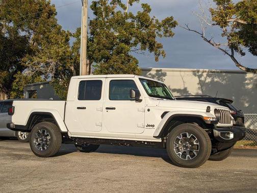 Bright White Clearcoat 2026 Jeep Gladiator Sahara 4x4