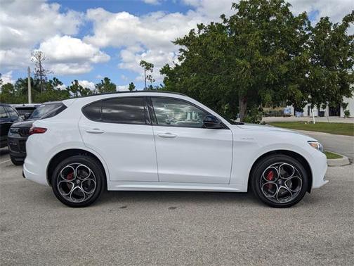 2023 Alfa Romeo Stelvio Veloce AWD