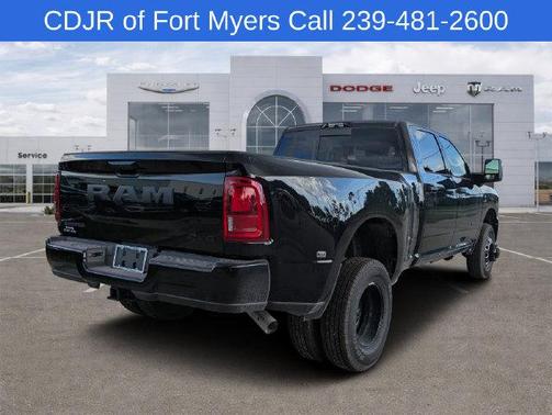 Diamond Black Crystal Pearlcoat 2026 RAM 3500 Big Horn Crew Cab 4x4 8' Box