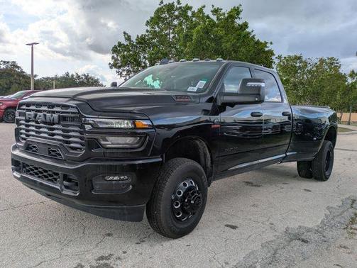 Diamond Black Crystal Pearlcoat 2026 RAM 3500 Big Horn Crew Cab 4x4 8' Box