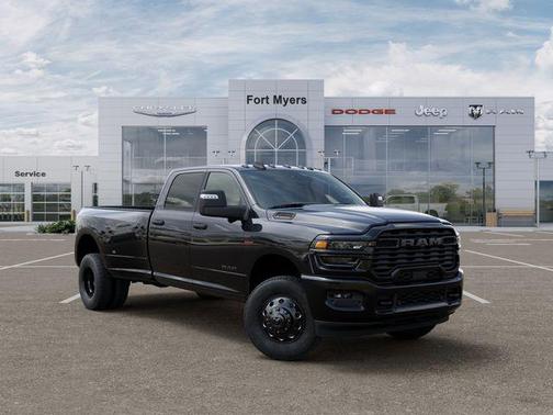 Diamond Black Crystal Pearlcoat 2026 RAM 3500 Big Horn Crew Cab 4x4 8' Box