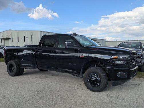Diamond Black Crystal Pearlcoat 2026 RAM 3500 Big Horn Crew Cab 4x4 8' Box