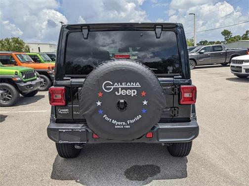 2025 Jeep Wrangler 4-Door Sahara 4x4