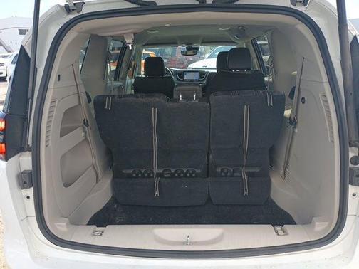 Bright White Clearcoat 2022 Chrysler Pacifica Touring L