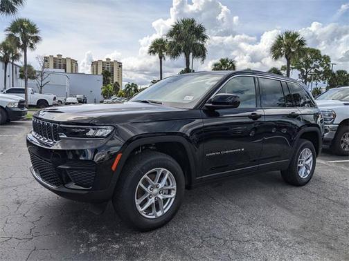 2025 Jeep Grand Cherokee Laredo