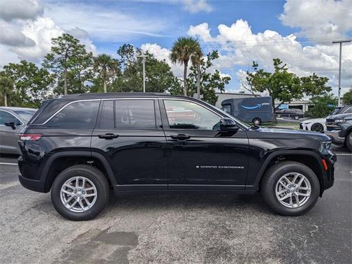 2025 Jeep Grand Cherokee Laredo
