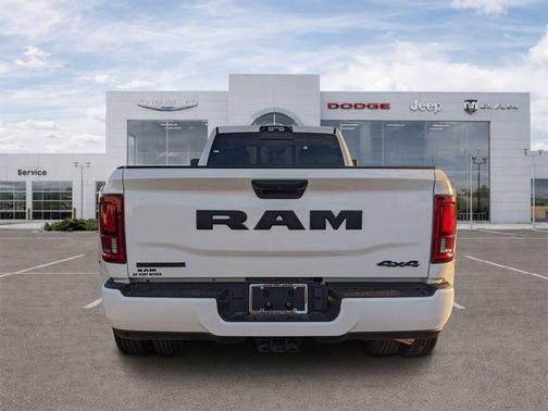 Bright White Clearcoat 2026 RAM 3500 Big Horn Crew Cab 4x4 8' Box