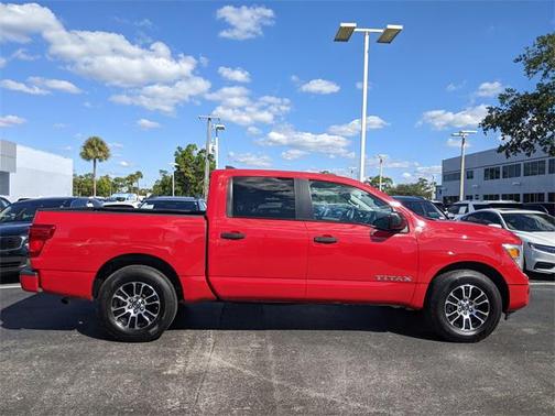 2022 Nissan Titan SV