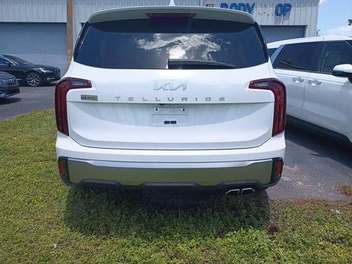 Glacial White Pearl 2025 Kia Telluride S