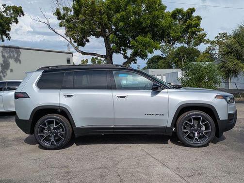 silver zynith clearcoat 2026 Jeep Cherokee Overland
