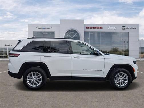2025 Jeep Grand Cherokee Laredo