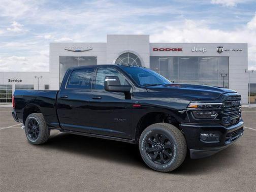 Diamond Black Crystal Pearlcoat 2026 RAM 2500 Laramie Crew Cab 4x4 6'4' Box