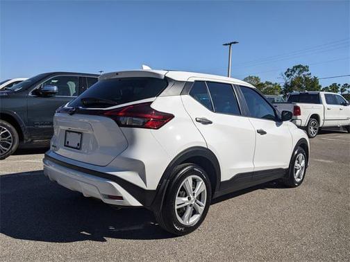 2022 Nissan Kicks S
