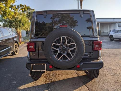 2026 Jeep Wrangler 4-Door Sahara 4x4