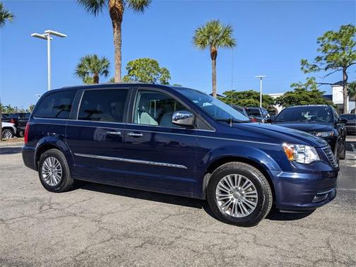 2014 Chrysler Town & Country Touring-L