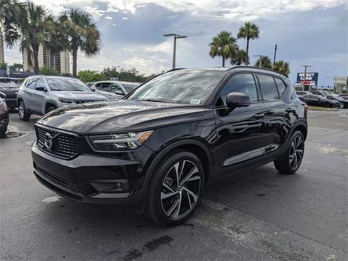 2020 Volvo XC40 T5 R-Design