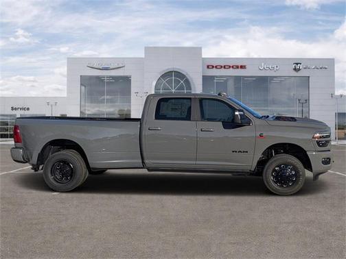 2026 RAM 3500 Laramie Crew Cab 4x4 8' Box
