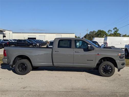 2026 RAM 3500 Laramie Crew Cab 4x4 8' Box