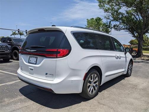2025 Chrysler Pacifica L