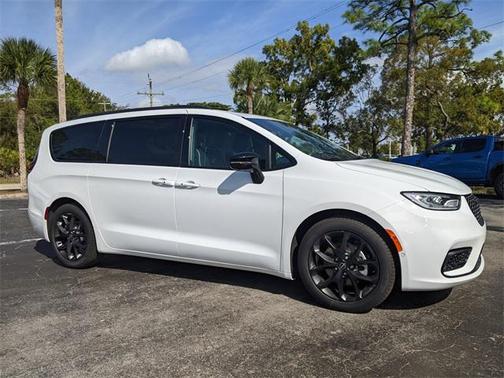 2026 Chrysler Pacifica Limited