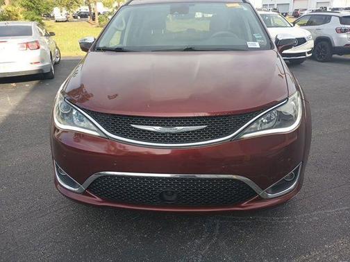 Velvet Red Pearlcoat 2018 Chrysler Pacifica Limited
