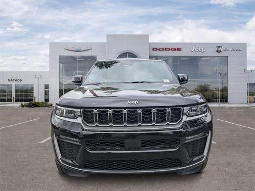 Diamond Black Crystal Pearlcoat 2026 Jeep Grand Cherokee Limited