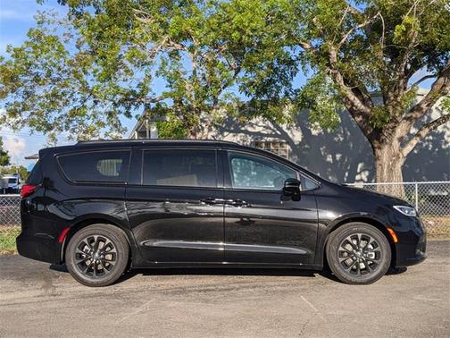 2025 Chrysler Pacifica L