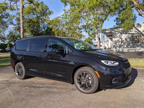 2025 Chrysler Pacifica L