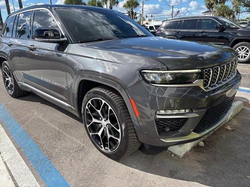 2022 Jeep Grand Cherokee Summit