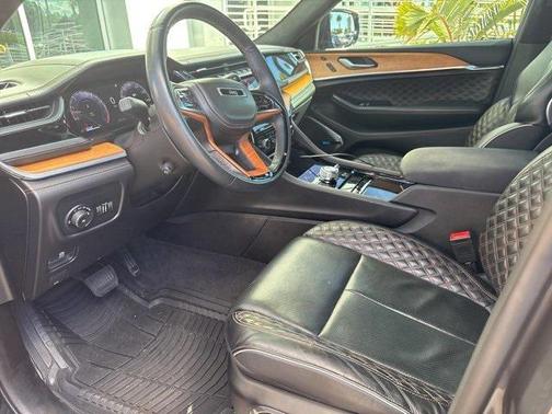 2022 Jeep Grand Cherokee Summit