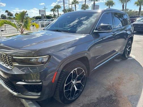 2022 Jeep Grand Cherokee Summit