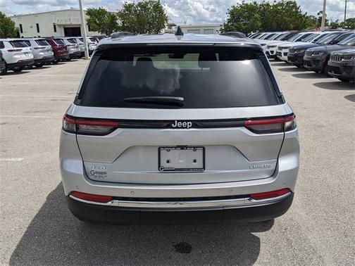 2025 Jeep Grand Cherokee Laredo