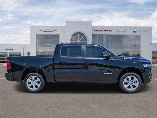 Diamond Black Crystal Pearlcoat 2026 RAM 1500 Big Horn/Lone Star